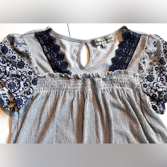 Absolutely Famous Blue and White Patterned Blouse Tee Women’s Size Small - Picture 2 of 10